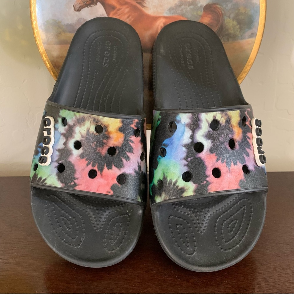 Classic Crocs Tie Dye Graphic Slides Women’s 8 Men’s 6 Black Comfort Sandals